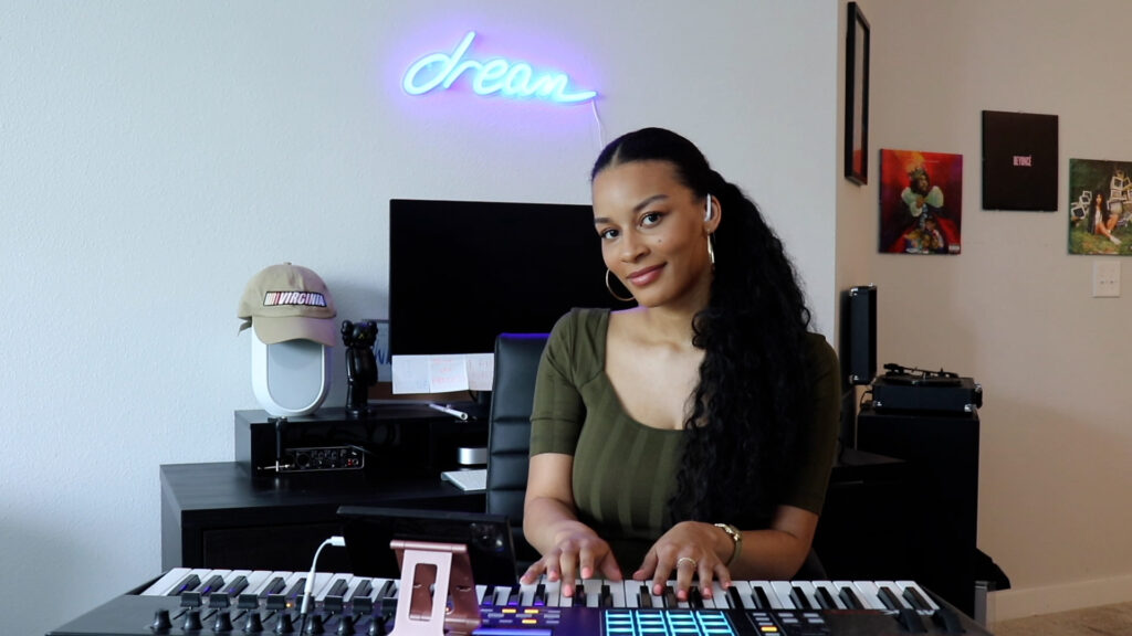 Kiana Janae on piano