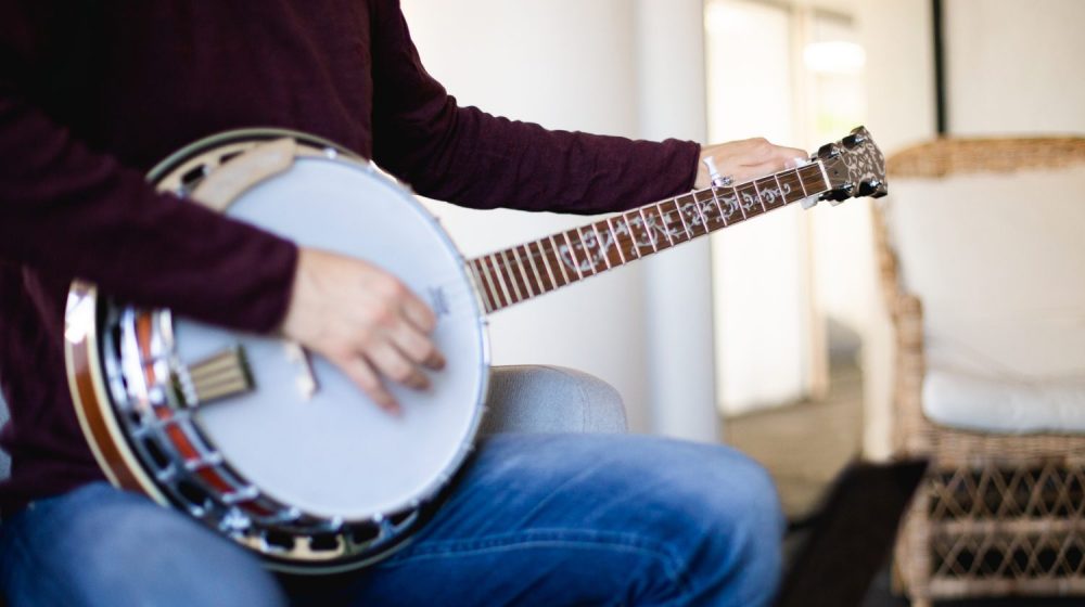 man-banjo-3